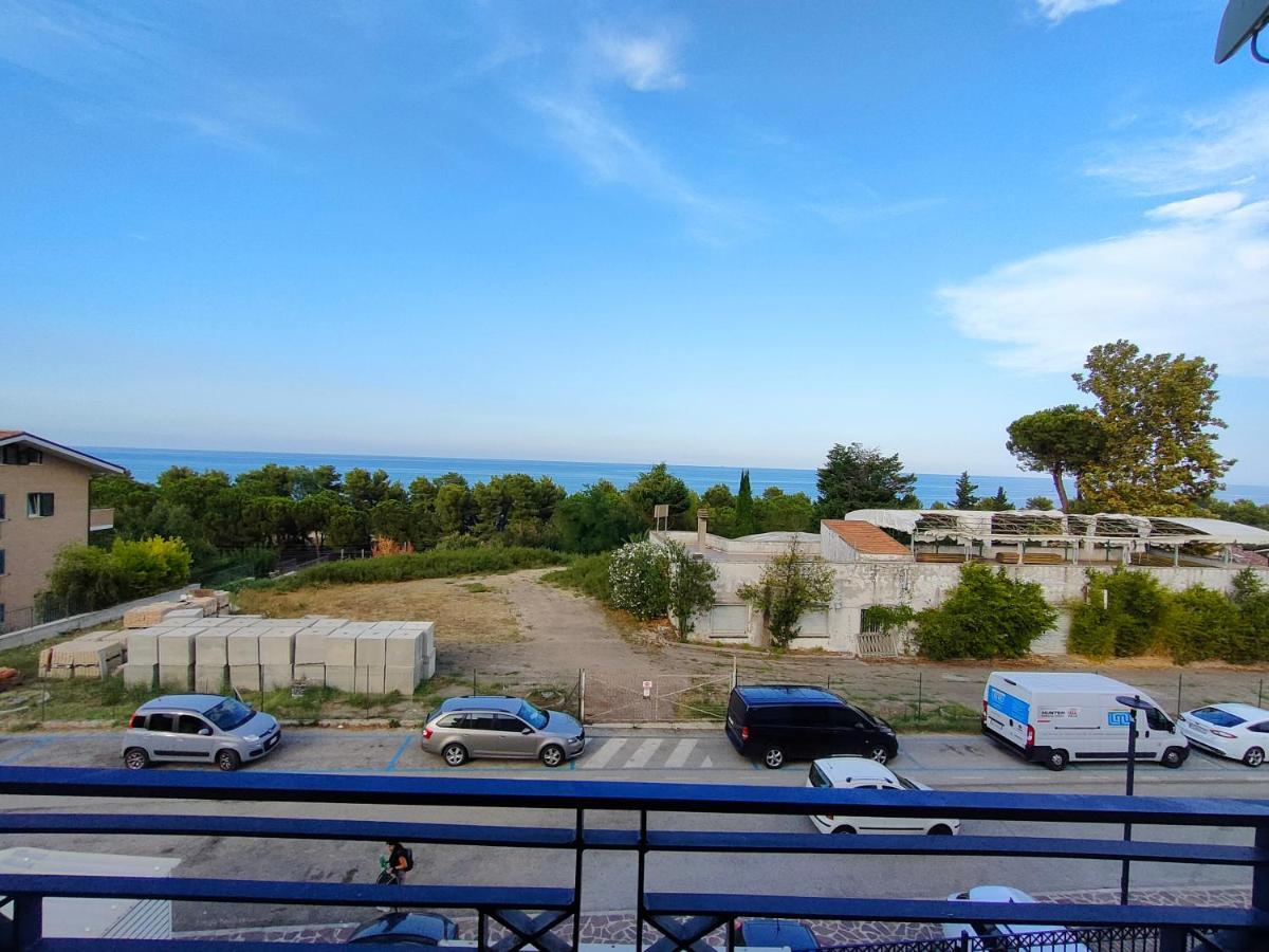Appartamento Con Piscina Green Bay Village Pineto Luaran gambar