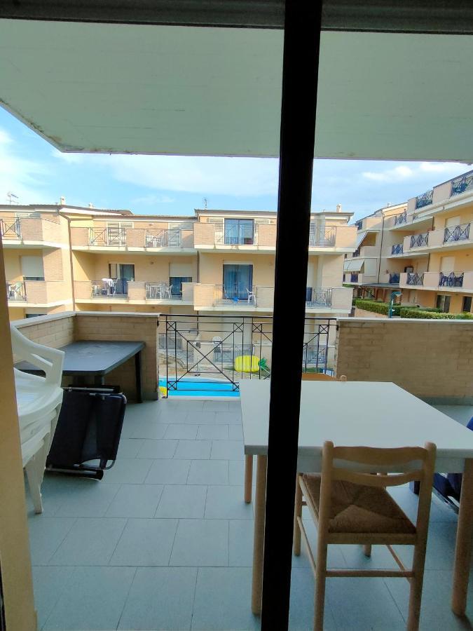 Appartamento Con Piscina Green Bay Village Pineto Luaran gambar